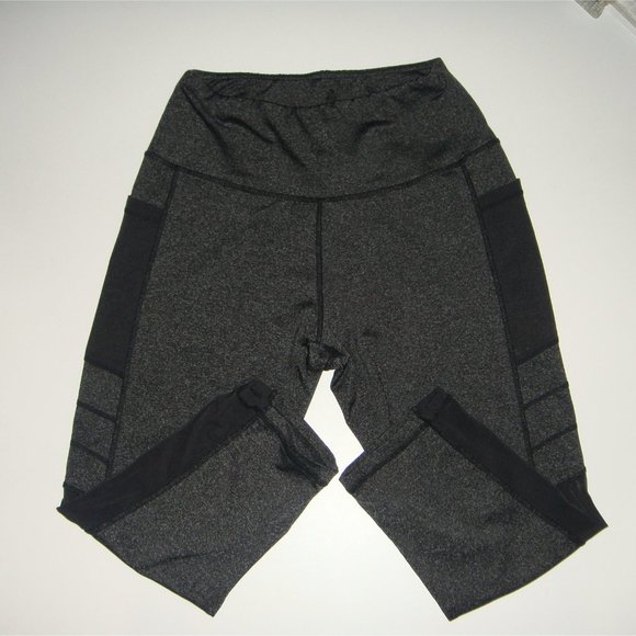 Two Pairs Cropped Yoga Pants - Picture 4 of 5